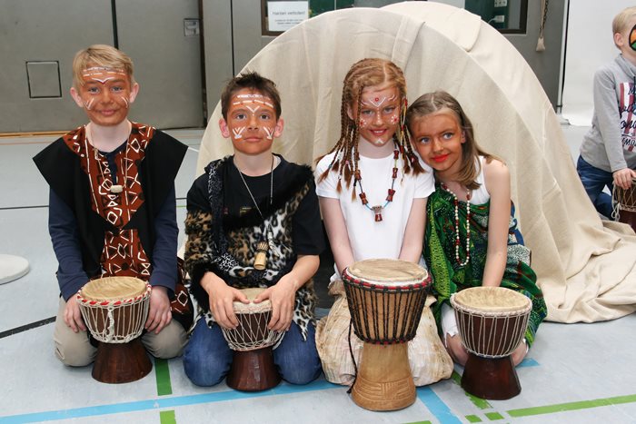 Juju -Louis, Vater -Noah, Siyabonga -Lina und Mutter - Lea