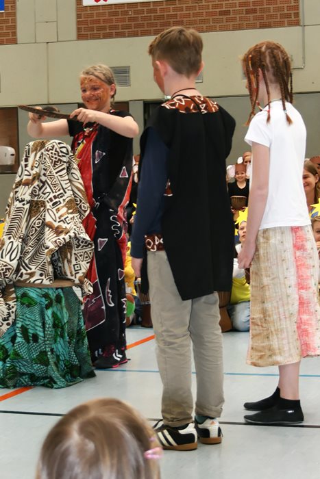 Die Zauberin -Amelie- erschuf die Zaubertrommel.