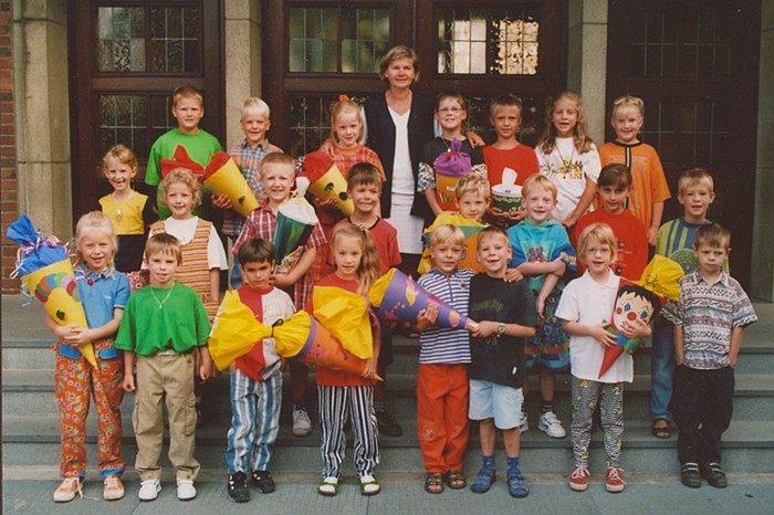 1997_Klasse_1a_-_Klassenlehrerin_Agnes_Allroggen.jpg