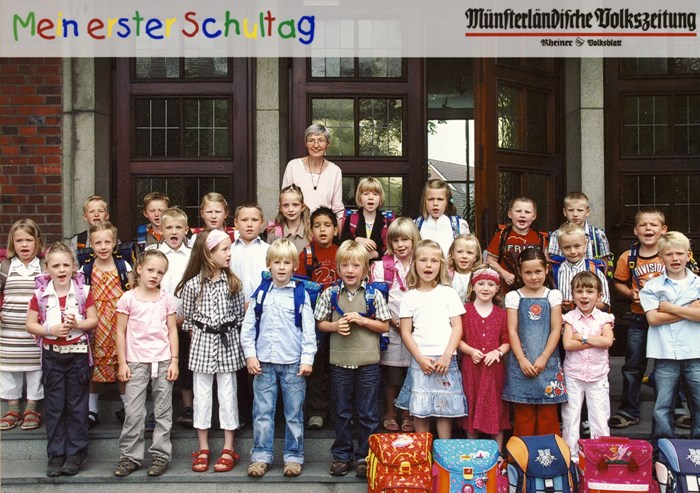 2007_Klasse_1c_-_Klassenlehrerin_Ursula_Kröger.jpg